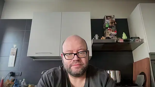 Snapshot of theitalianbear chatting on 10.12.25 theitalianbear online show from 10.12.25