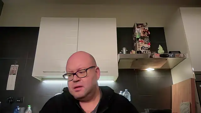 Snapshot of theitalianbear chatting on 10.21.25 theitalianbear online show from 10.21.25