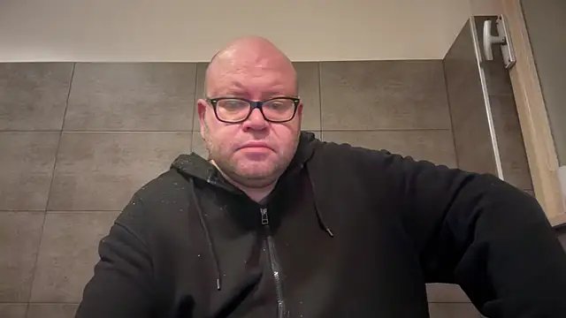 Snapshot of theitalianbear chatting on 10.22.25 theitalianbear online show from 10.22.25