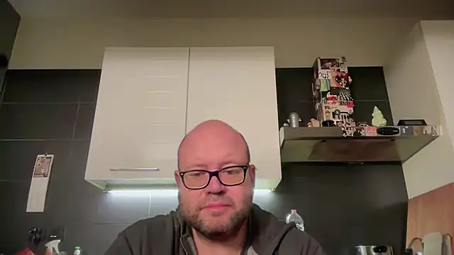 Snapshot of theitalianbear chatting on 11.29.25 theitalianbear online show from 11.29.25