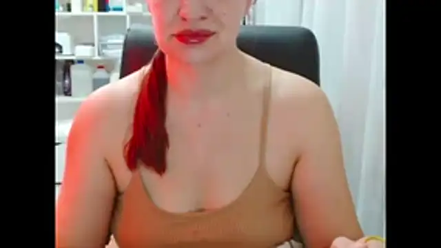 Snapshot of Fire_girl35 chatting on 08.07.26 Fire girl35 online show from 08.07.26