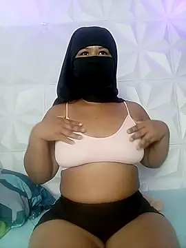 Snapshot of DALILAA_CURVY chatting on 08.04.26 DALILAA CURVY online show from 08.04.26