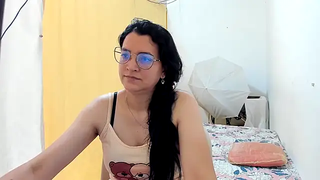 Snapshot of MARILYN_GARCIA chatting on 05.21.26 MARILYN GARCIA online show from 05.21.26