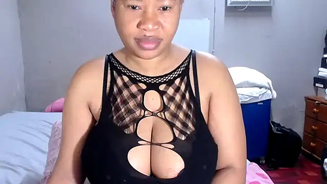 Snapshot of BigAreola26 chatting on 06.18.26 BigAreola26 online show from 06.18.26