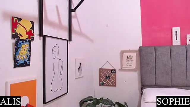 Snapshot of Sophie_And_Alis chatting on 02.19.25 Sophie And Alis online show from 02.19.25