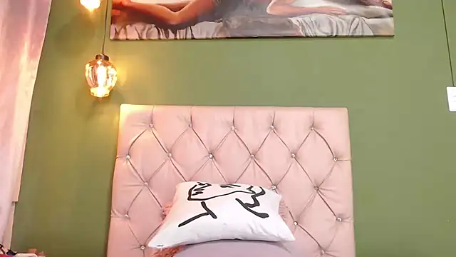 Snapshot of Tinna_Flirt chatting on 02.13.25 Tinna Flirt online show from 02.13.25