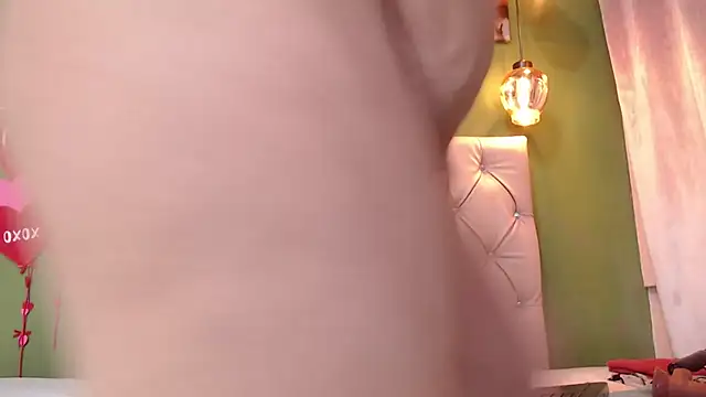 Snapshot of Tinna_Flirt chatting on 02.20.25 Tinna Flirt online show from 02.20.25