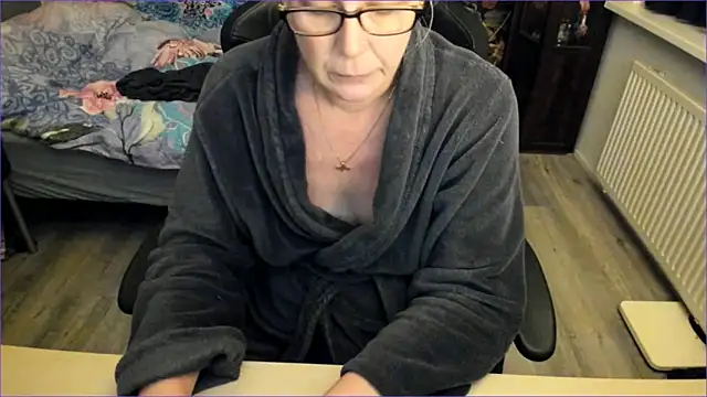 minoesje37 online show from 12.15.24