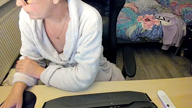 minoesje37 online show from 12.30.24