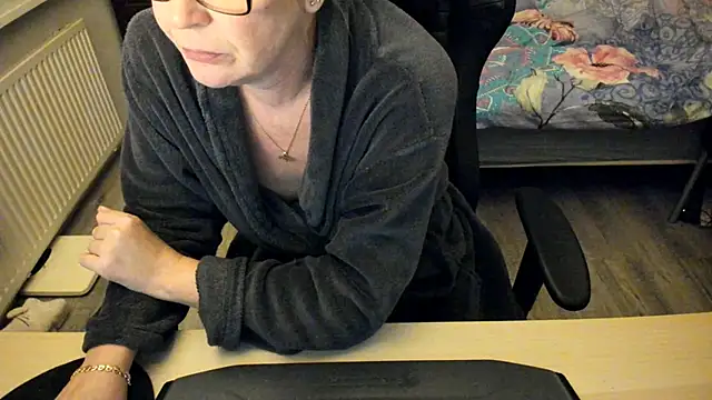 minoesje37 online show from 01.15.25