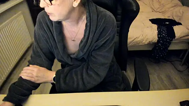 minoesje37 online show from 02.10.25