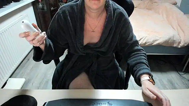 minoesje37 online show from 02.13.25