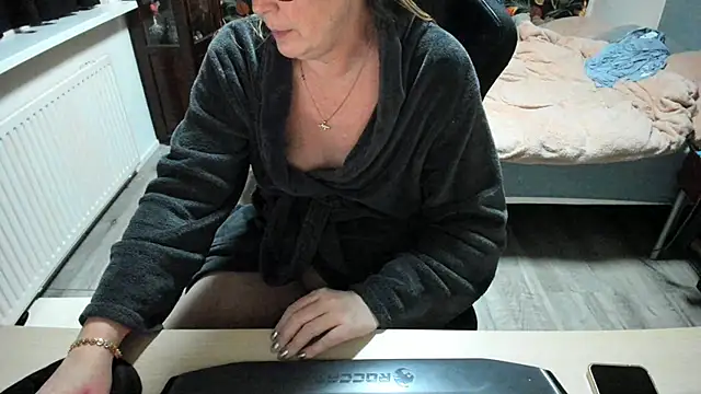 minoesje37 online show from 02.19.25