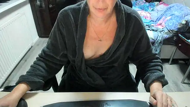 minoesje37 online show from 10.04.25