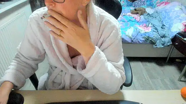 minoesje37 online show from 10.06.25