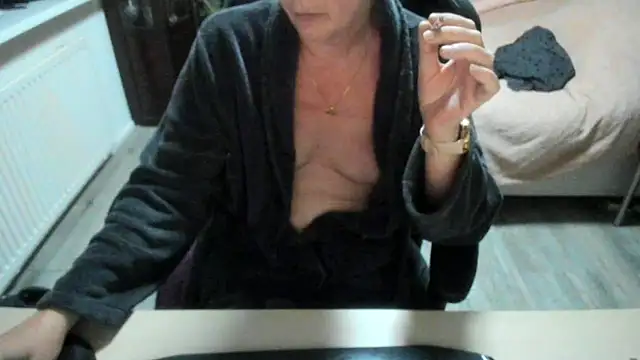 minoesje37 online show from 10.21.25