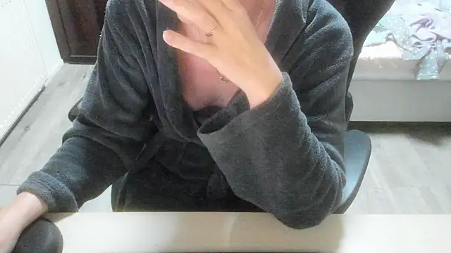 minoesje37 online show from 01.05.26