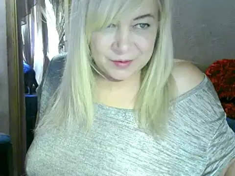 Snapshot of AgoniA7 chatting on 02.28.25 AgoniA7 online show from 02.28.25