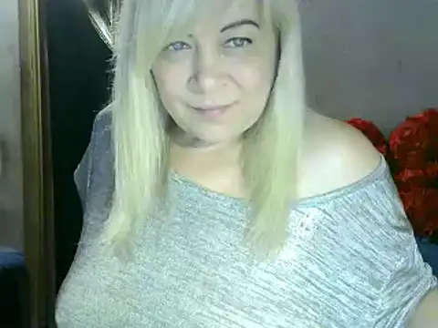 Snapshot of AgoniA7 chatting on 03.11.25 AgoniA7 online show from 03.11.25