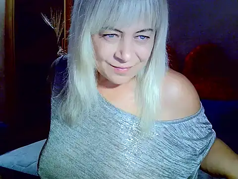 Snapshot of AgoniA7 chatting on 09.09.25 AgoniA7 online show from 09.09.25