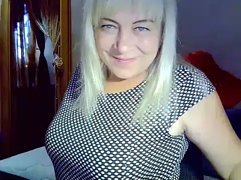 Snapshot of AgoniA7 chatting on 09.12.25 AgoniA7 online show from 09.12.25