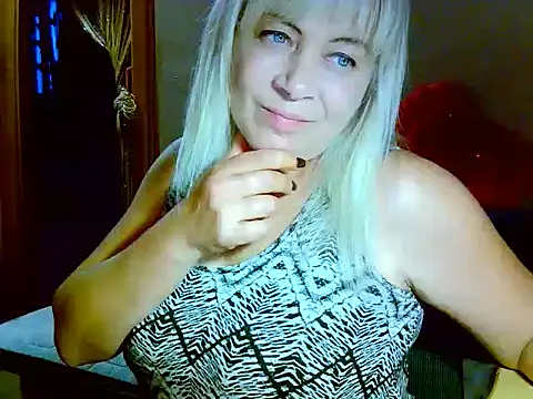 Snapshot of AgoniA7 chatting on 09.12.25 AgoniA7 online show from 09.12.25