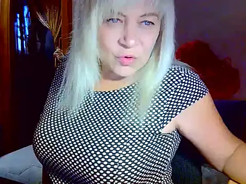 Snapshot of AgoniA7 chatting on 09.17.25 AgoniA7 online show from 09.17.25