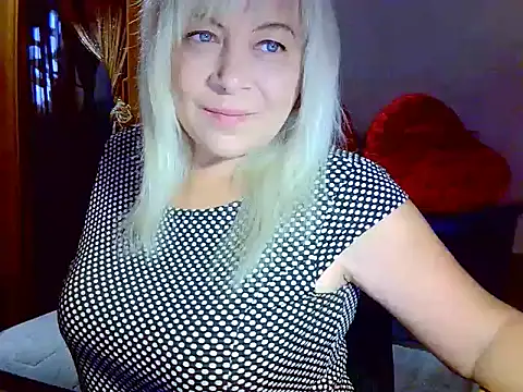 Snapshot of AgoniA7 chatting on 09.21.25 AgoniA7 online show from 09.21.25