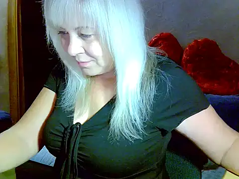 Snapshot of AgoniA7 chatting on 10.12.25 AgoniA7 online show from 10.12.25