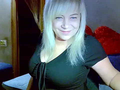 Snapshot of AgoniA7 chatting on 10.26.25 AgoniA7 online show from 10.26.25