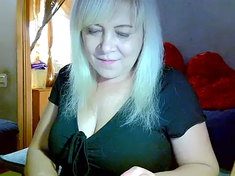 Snapshot of AgoniA7 chatting on 11.15.25 AgoniA7 online show from 11.15.25