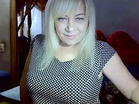 Snapshot of AgoniA7 chatting on 11.16.25 AgoniA7 online show from 11.16.25