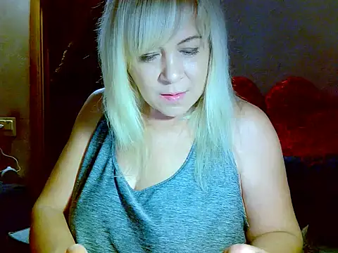 Snapshot of AgoniA7 chatting on 11.27.25 AgoniA7 online show from 11.27.25