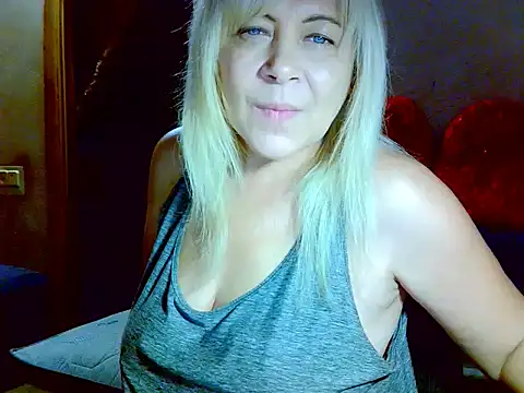 Snapshot of AgoniA7 chatting on 11.28.25 AgoniA7 online show from 11.28.25