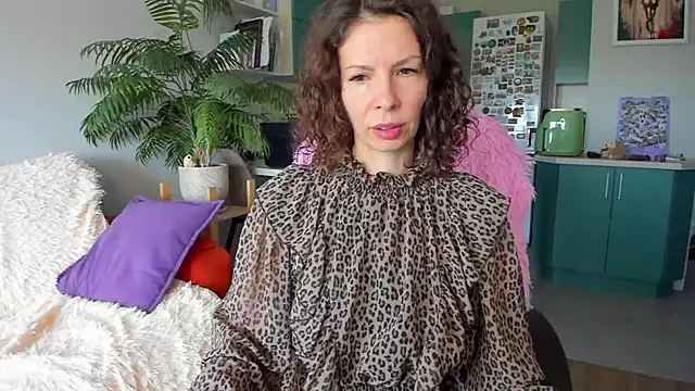 Snapshot of ChristinaGlory chatting on 06.04.26 ChristinaGlory online show from 06.04.26