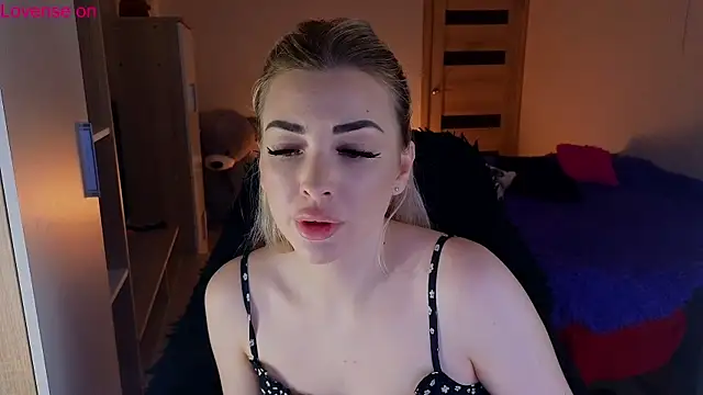 Snapshot of MilanaOmg chatting on 05.30.26 MilanaOmg online show from 05.30.26