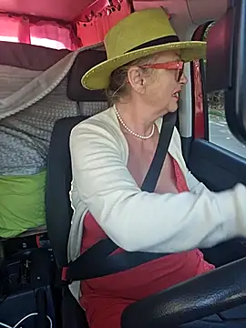 MucMilf59 online show from 09.19.25