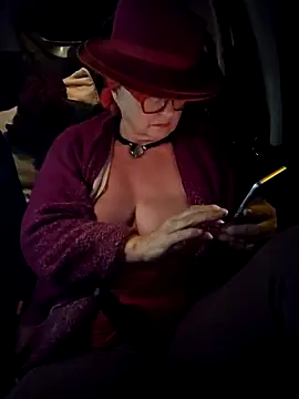 MucMilf59 online show from 11.04.25