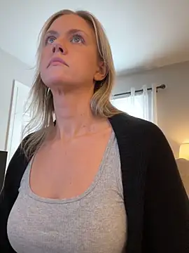 Snapshot of Kay_Cakes chatting on 11.11.25 Kay Cakes online show from 11.11.25