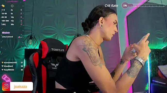 Snapshot of joaisaza chatting on 03.10.25 joaisaza online show from 03.10.25