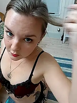 Snapshot of SwedishJennifer chatting on 11.05.25 SwedishJennifer online show from 11.05.25