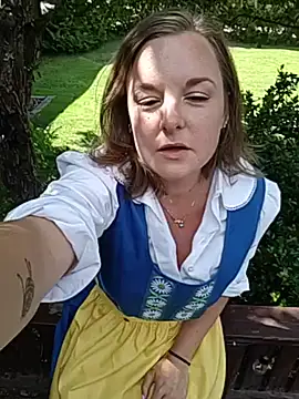 Snapshot of SwedishJennifer chatting on 06.19.26 SwedishJennifer online show from 06.19.26