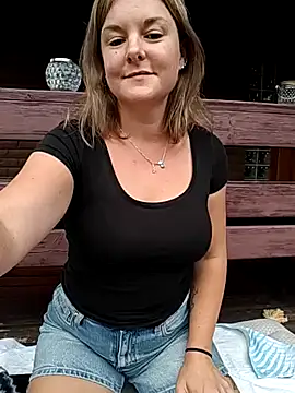 Snapshot of SwedishJennifer chatting on 07.25.26 SwedishJennifer online show from 07.25.26