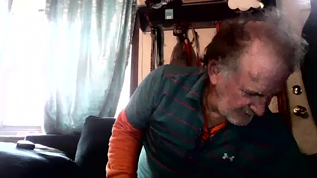 Snapshot of Sweet_Sexy1963 chatting on 11.17.25 Sweet Sexy1963 online show from 11.17.25