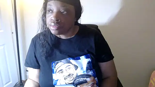 Sexymona1218 online show from 04.15.26