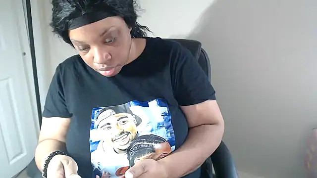 Sexymona1218 online show from 04.15.26