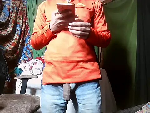 Snapshot of desiboy1101 chatting on 12.31.24 desiboy1101 online show from 12.31.24