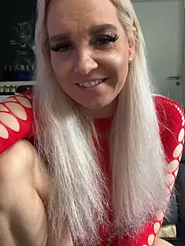 Snapshot of MIA-XXX chatting on 09.17.25 MIA-XXX online show from 09.17.25