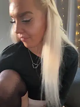 Snapshot of MIA-XXX chatting on 11.05.25 MIA-XXX online show from 11.05.25