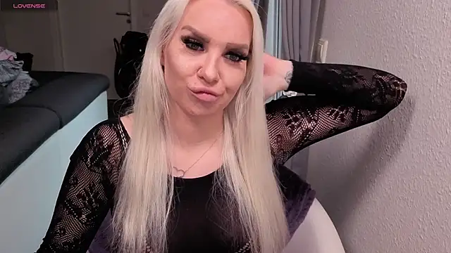 Snapshot of MIA-XXX chatting on 07.01.26 MIA-XXX online show from 07.01.26